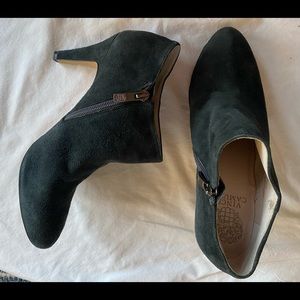New!! Vince Camuto suede booties. Size 7 37